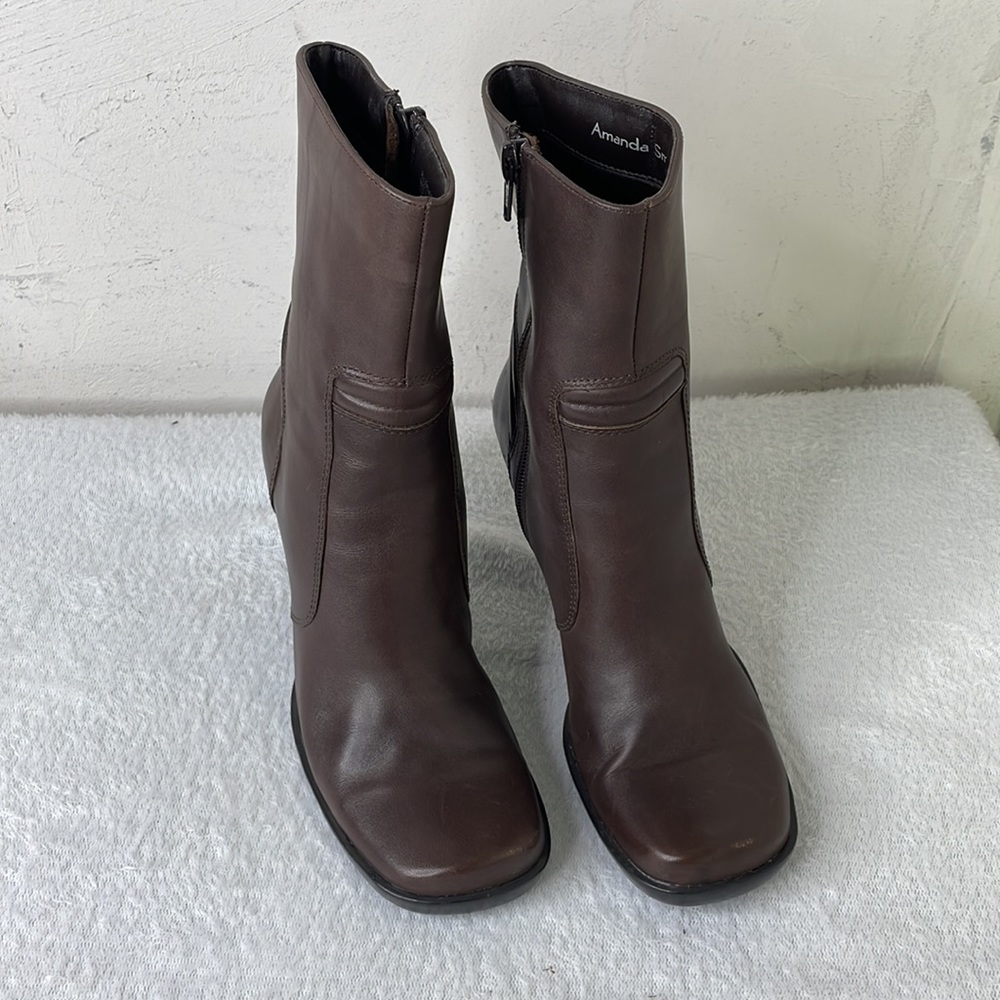 Amanda Smith Brown heeled boots size 5.5